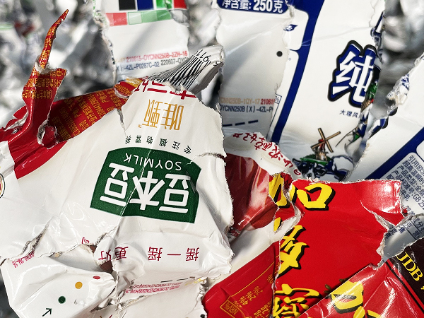 废旧牛奶盒