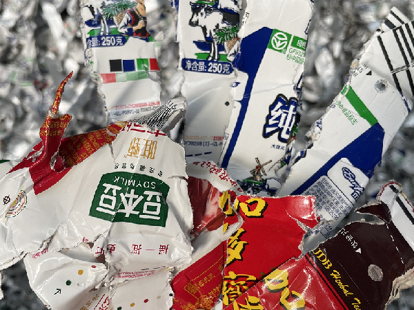 废旧牛奶盒